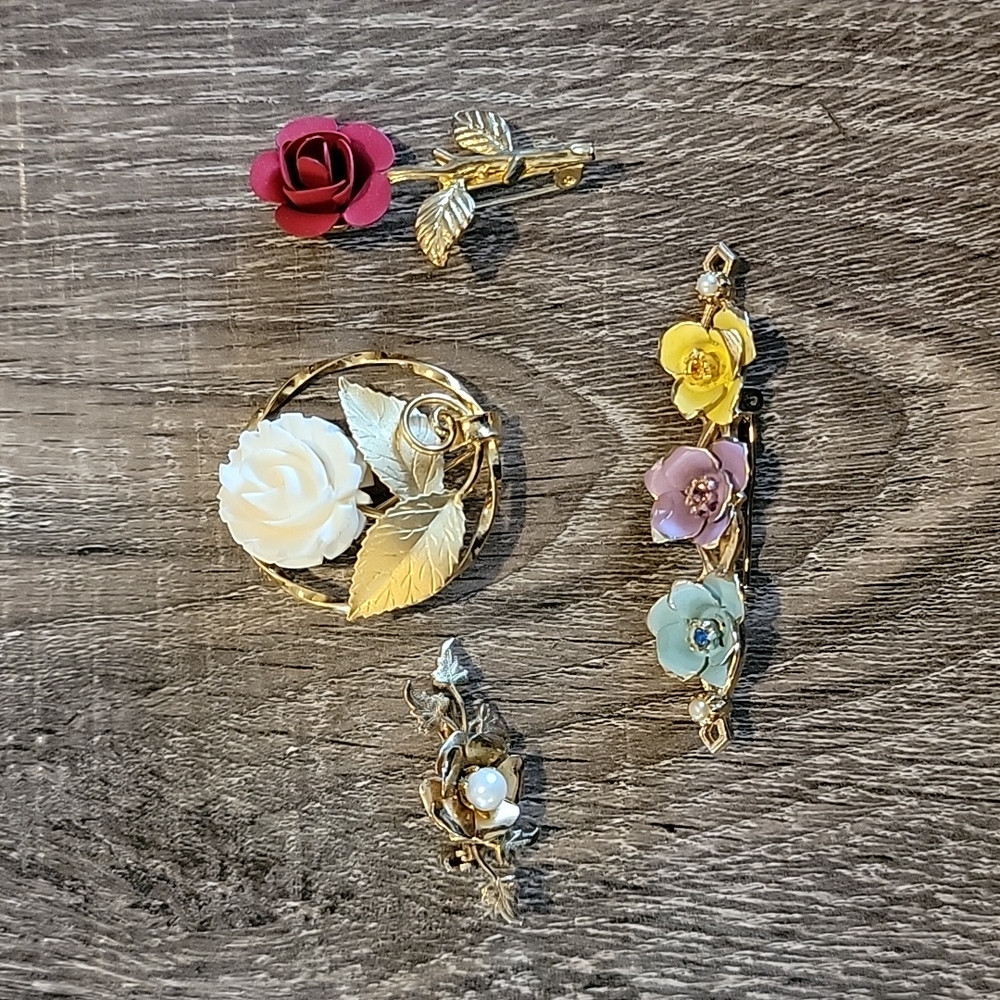 Lot of 4 Vintage Rose Brooches